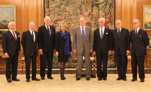 Fotografía de grupo de Su Majestad el Rey con una representación de la Unión de Círculos Italianos